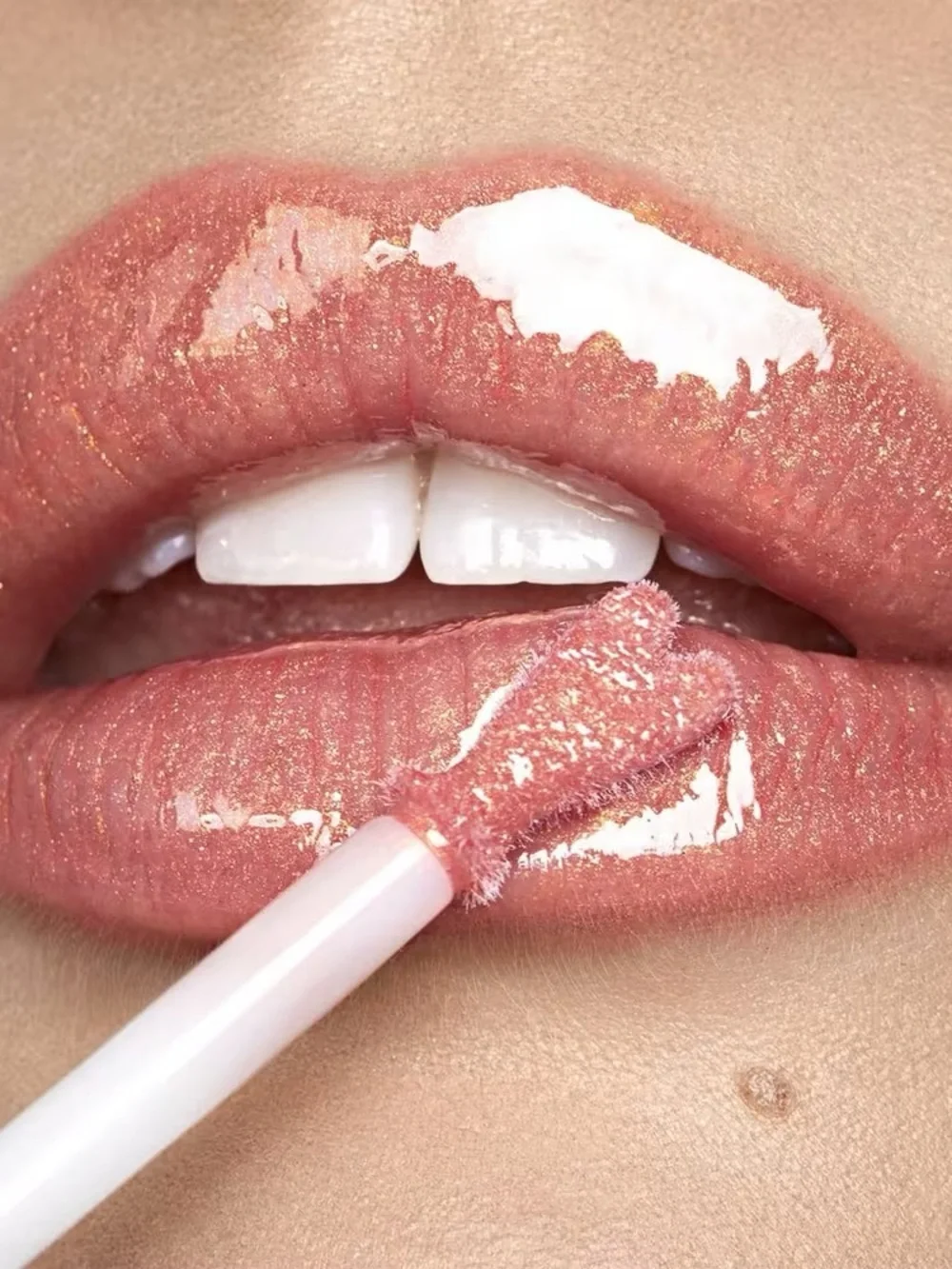Charlotte Tilbury Collagen Lip Bath Gloss- Peachy Plump